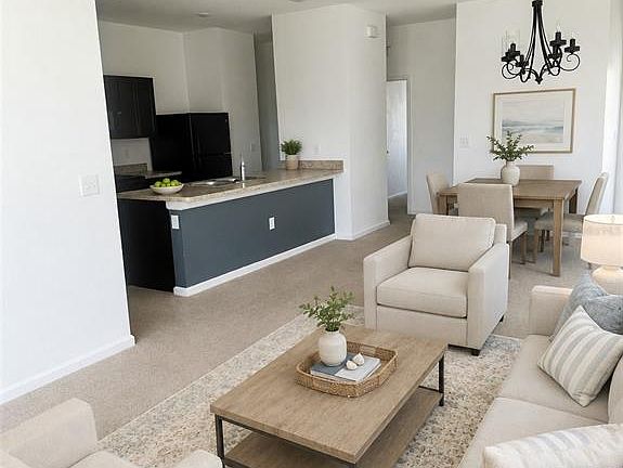 4th image of 487 EAGLECREST DRIVE