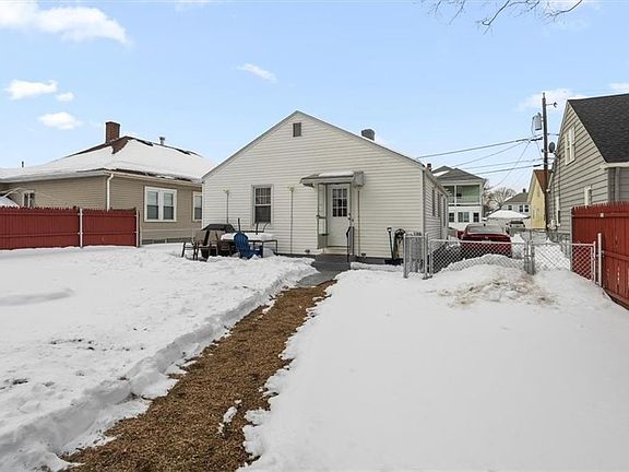 3rd image of 39 Clinton St