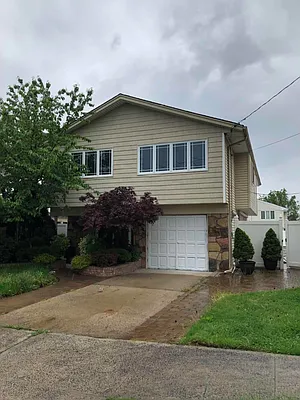 Sold by Momentum Real Estate LLC | media 1