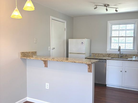 3rd image of 25 Grandview Dr