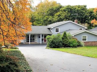 8431 Rockspring Dr, Chagrin Falls, OH 44023