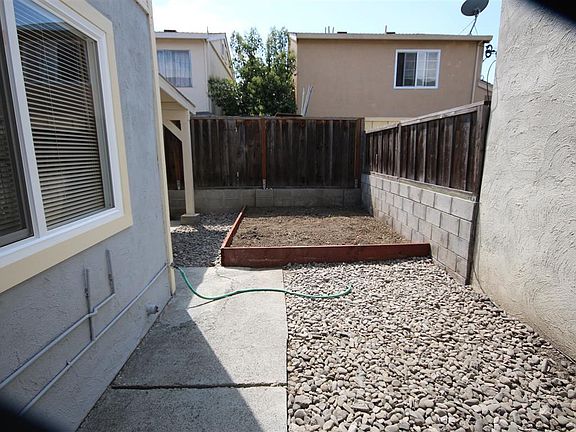 3rd image of 1722 Barberry Ln