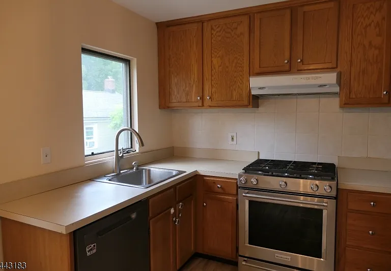 144 Davenport St — Photo 5