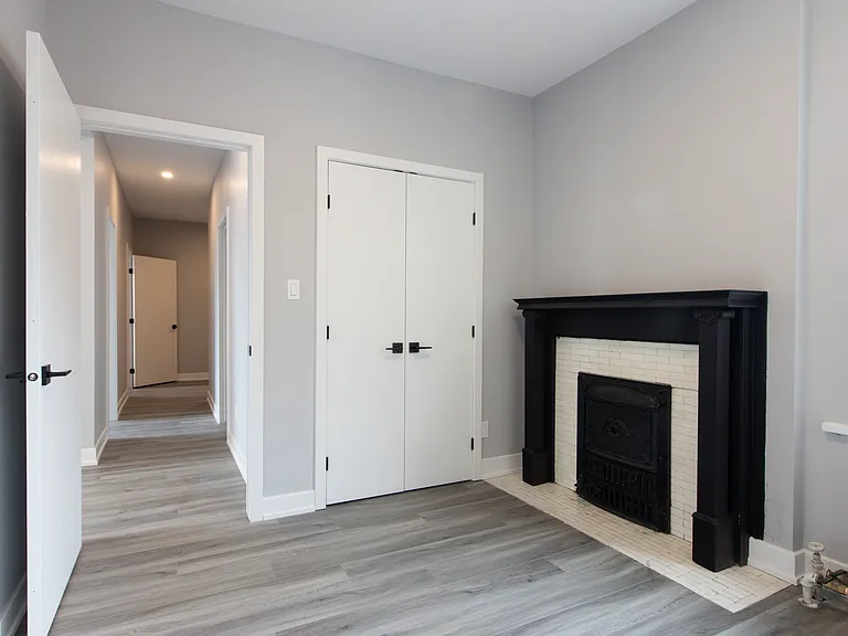 404 Elgin St — Photo 22