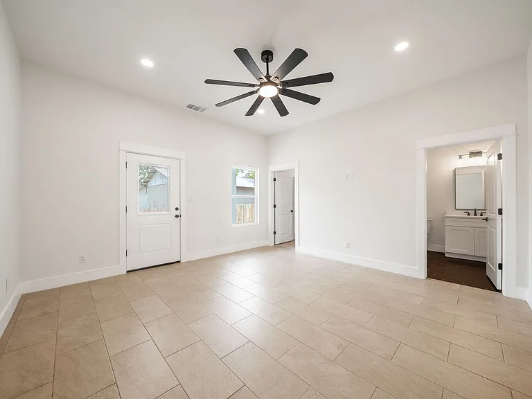 247 Princeton Ave #201 — Photo 11
