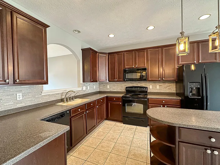 13539 Erlen Dr — Photo 37