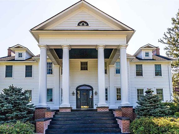 4th image of 390 Hulings Ln