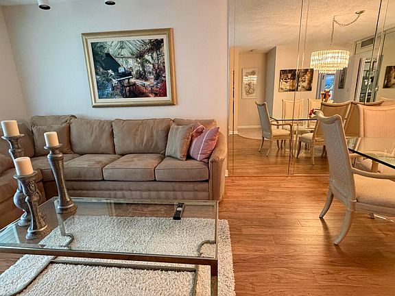 3rd image of 6865 Huntington Lane #203