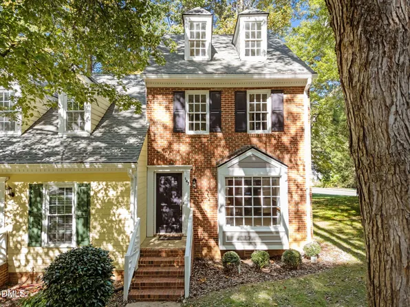 143 Hedgerow Ct, Cary, NC 27513