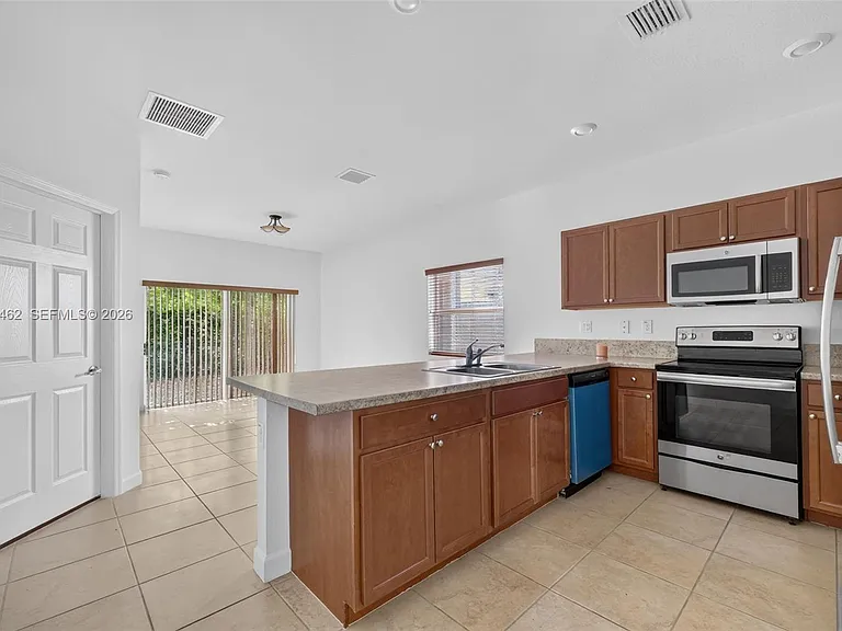 236 SE 32nd Ave — Photo 7