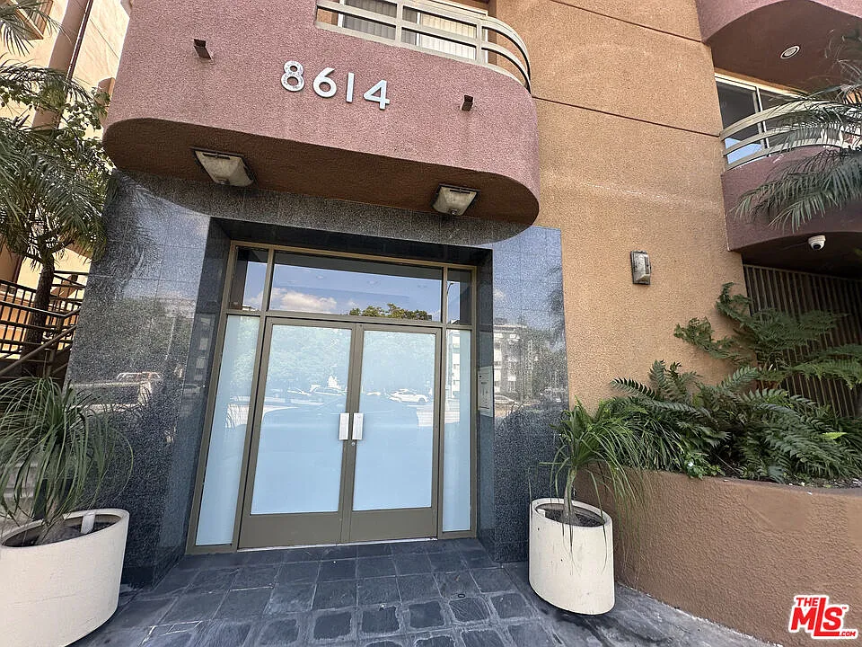 2 bed, 2.0 bath, 1100 sqft, $3,450 — Photo 2