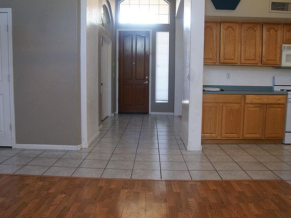 4th image of 1307 W Stacey Ln