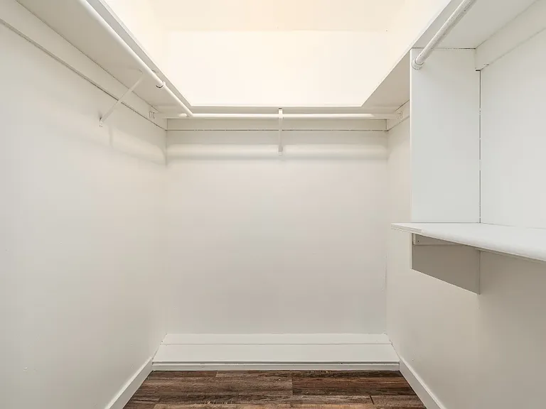 10137 Woodley Ave #123 — Photo 8