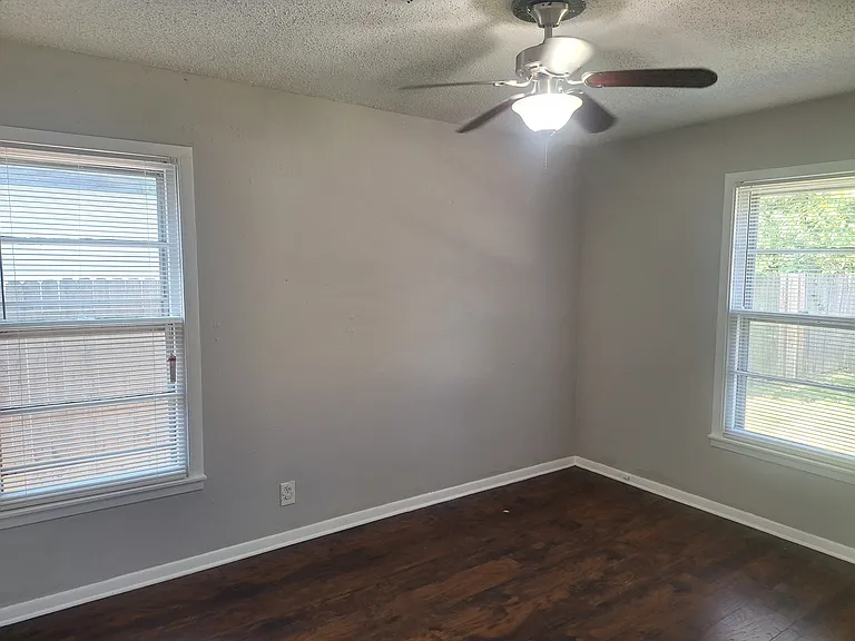 1225 Harrison Ln — Photo 13