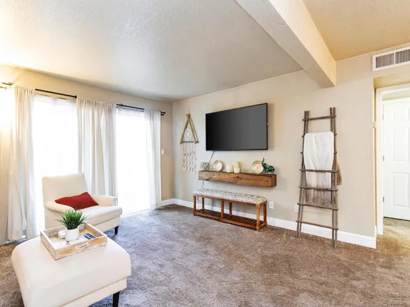 2881 E Huntington Blvd #137, Fresno, CA 93721