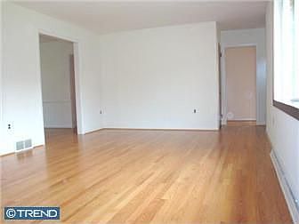 3rd image of 38 Yearsley Dr