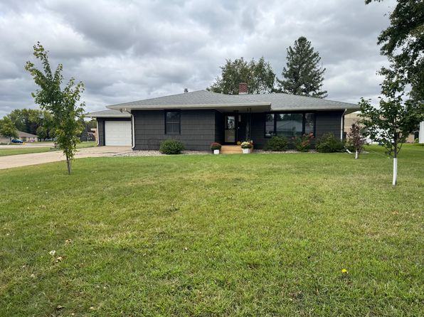 811 E Meadow Ln