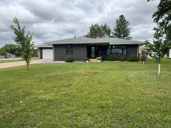 811 E Meadow Ln, Redwood Falls, MN 56283