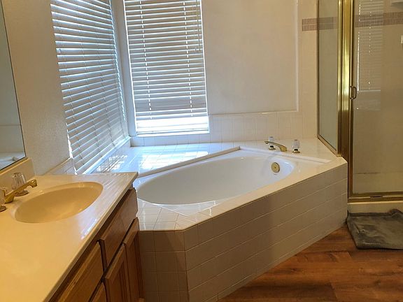 2nd image of 5831 Sternsburg Way