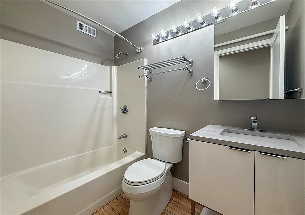 3 bed, $6,900 — Photo 3