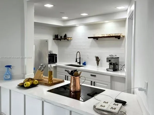 18740 NE Northeast 18th Ave APT 143, Miami, FL 33179