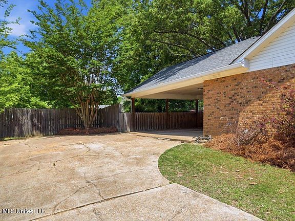 5th image of 630 Red Oak Dr
