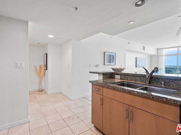 4th image of 13700 Marina Pointe Dr Unit 1503
