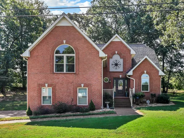 215 S Aztec Dr, White House, TN 37188