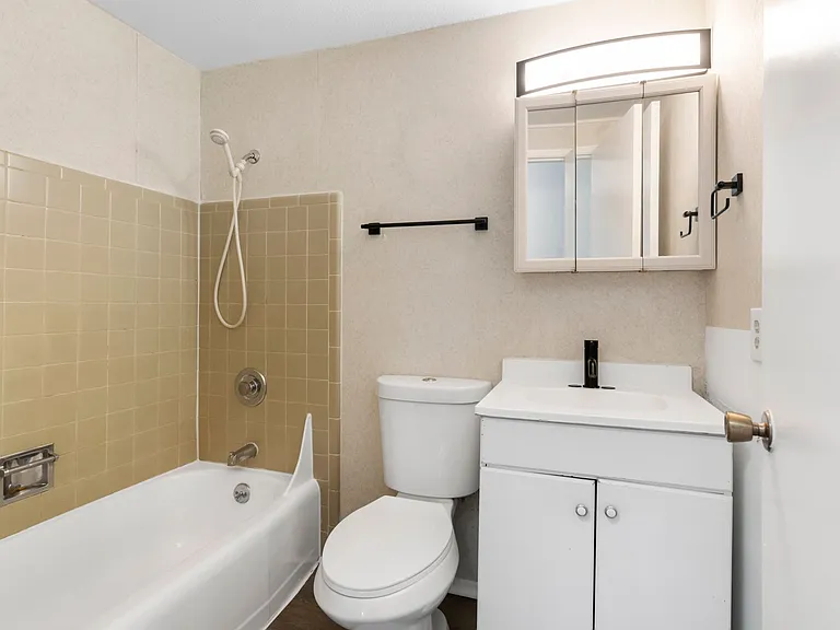 The Willis Apartments — Photo 18