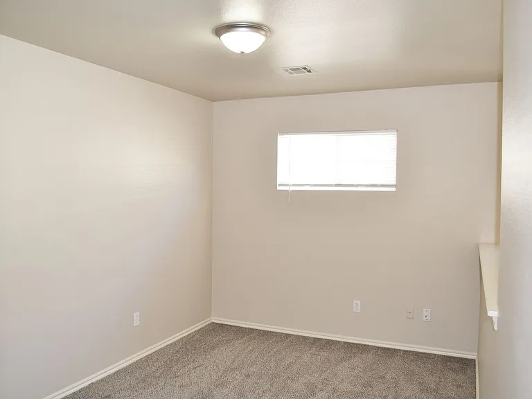 Sydney Court Townhomes — Photo 37