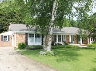 6897 Kingswood Dr, Cedarburg, WI 53012