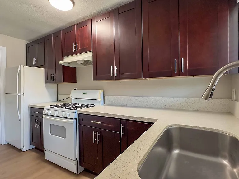 9922-9934 Buena Vista Dr — Photo 2
