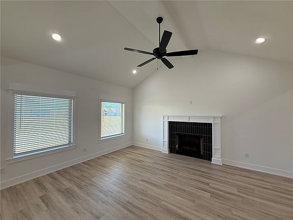 3rd image of 112 N Box Turtle Ave