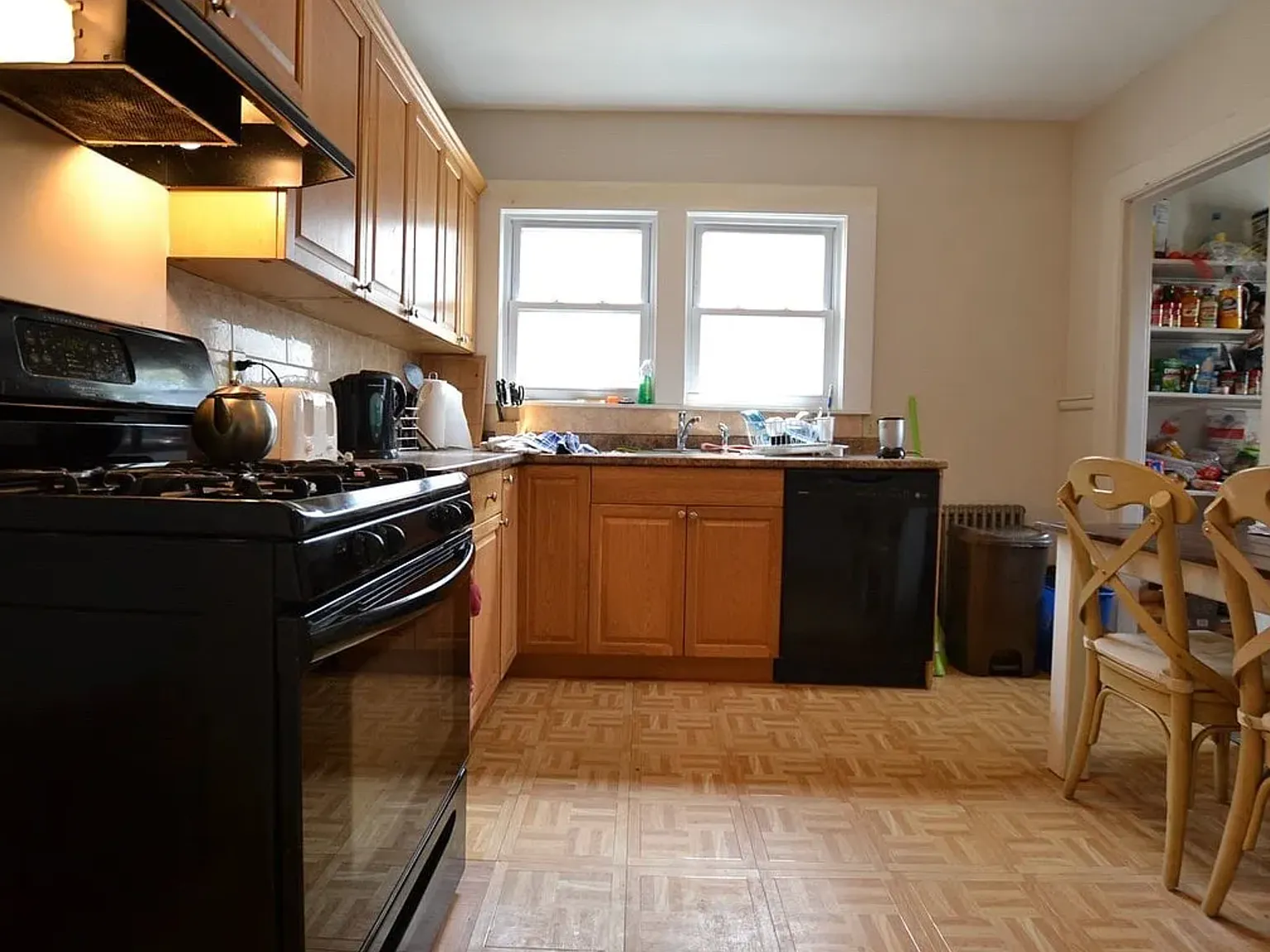 3 bed, 1.0 bath, $2,400 — Photo 3