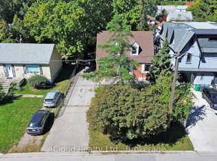 1321 Saint James Ave, Mississauga, ON L5E 1J3