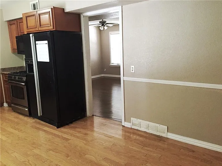 216 Elm St — Photo 11