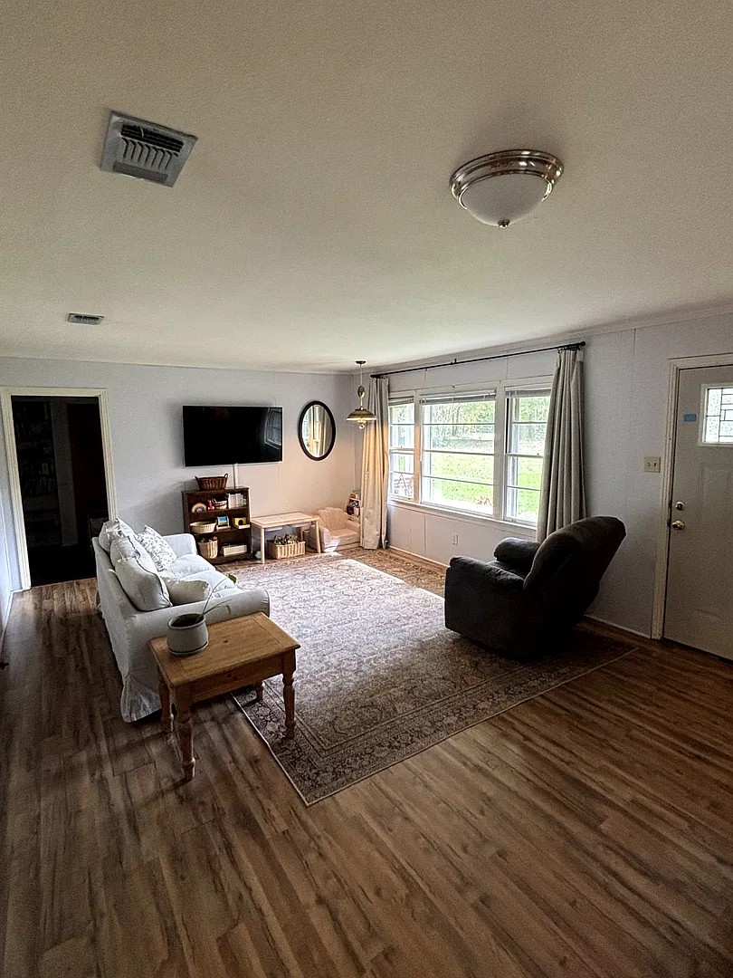 3 BR 1 BA brick home on large lot. — Photo 3
