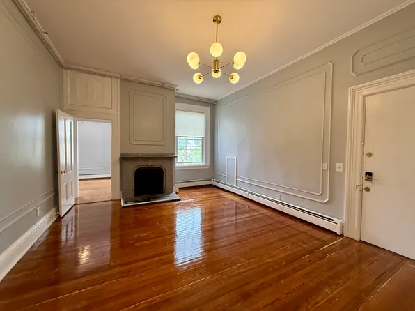 112 Keene St APT 4, Providence, RI 02906