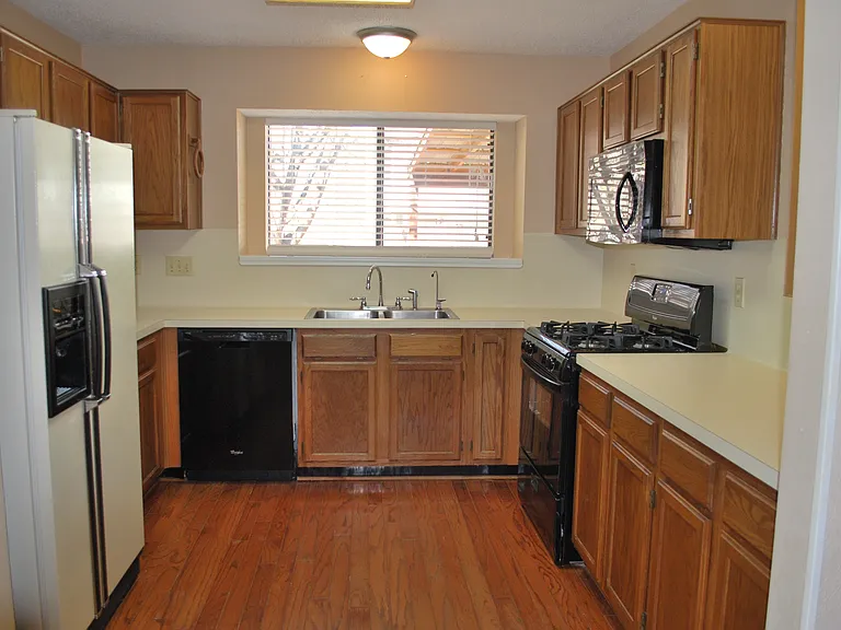 2506 Beverly Cv — Photo 5