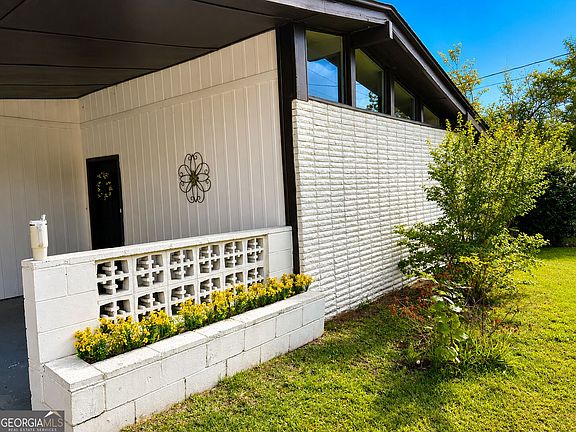 3rd image of 203 Pineview Dr