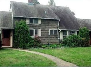 10 Quail Ln, Levittown, NY 11756