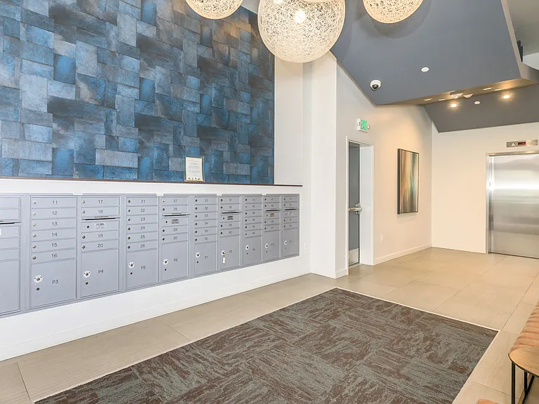 2112 E Denny Way — Photo 11