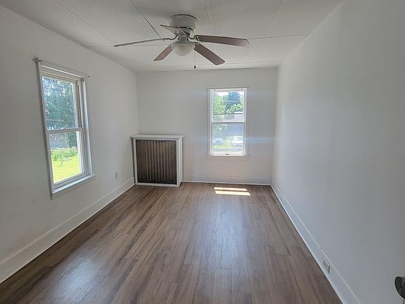 5th image of 611 Main St