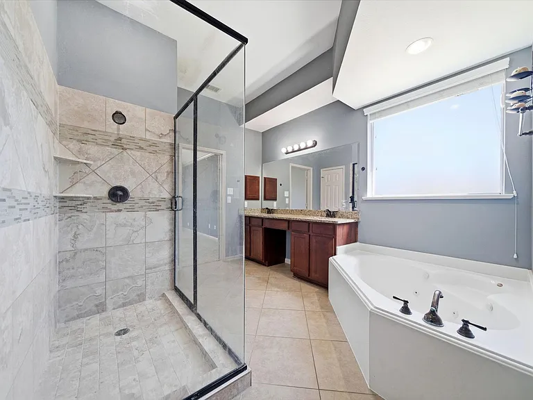 6302 Pepper Hollow Ln — Photo 2