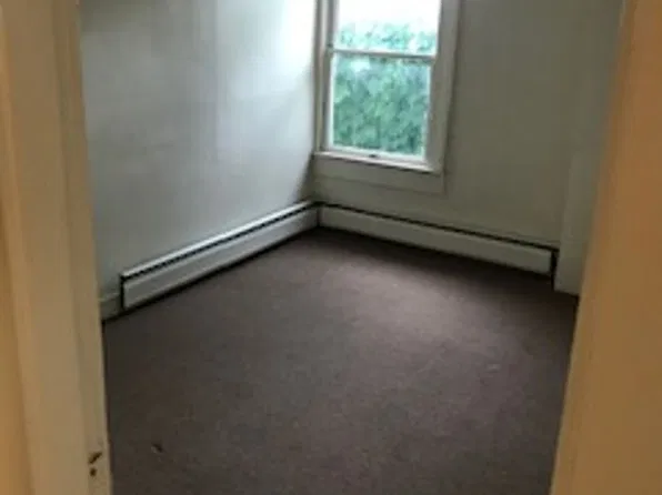 10-12 Dunbar Street, 10-12 Dunbar St #4, Keene, NH 03431