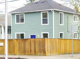 1550 17th Ave S, Seattle, WA