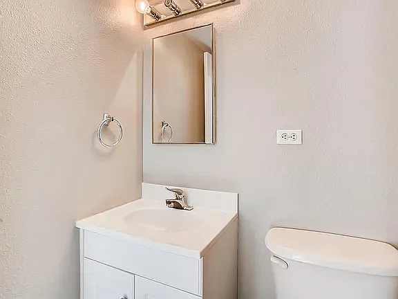 2 bed, 1.5 bath, 1004 sqft, $1,350 — Photo 3