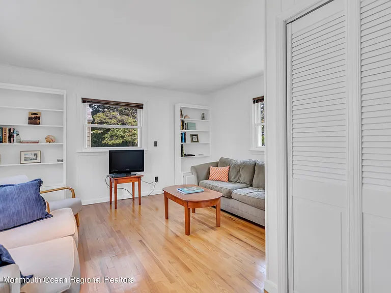 312 Salem Ave — Photo 13