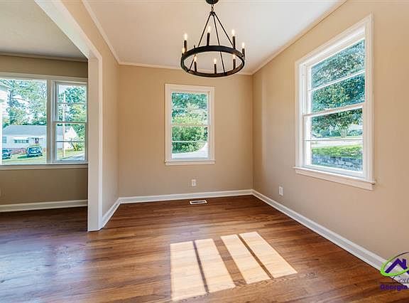 3rd image of 3063 Somerset Dr