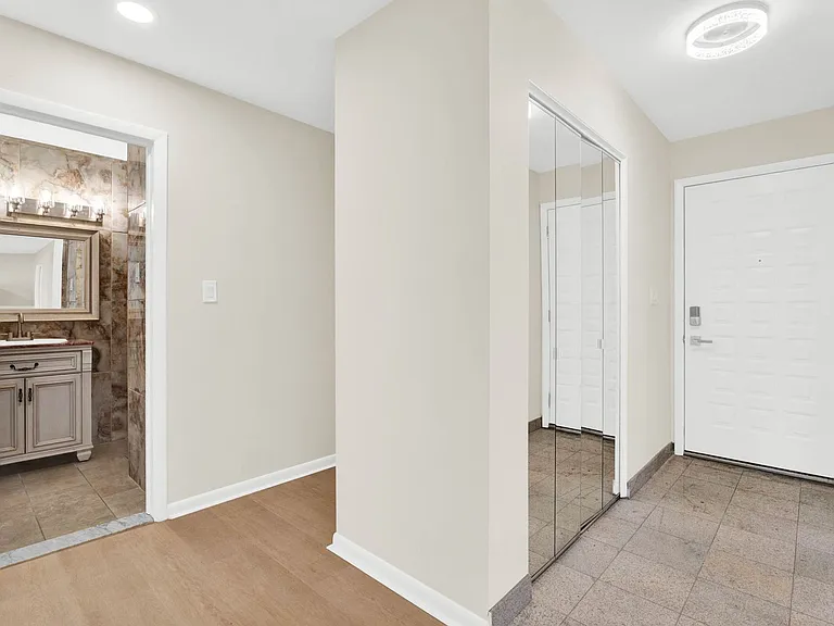 915 James K Blvd — Photo 21